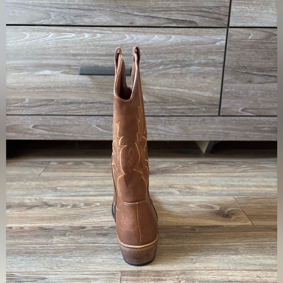 NWOT Women’s Brown Cowboy Boots - Picture 10 of 12
